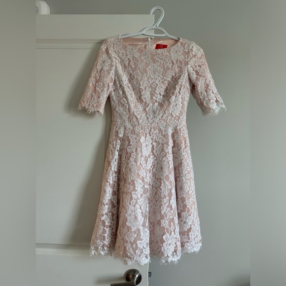 Monique Lhuillier Petal White Lace Mini Dress US 0 - Picture 3 of 7